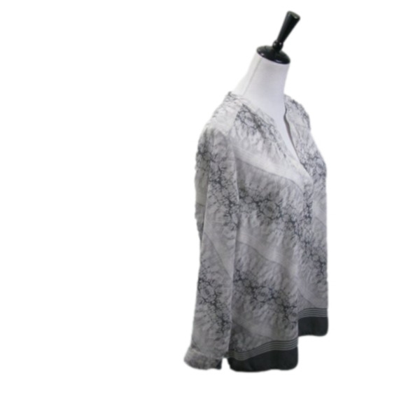 Rose & Olive Gray/White Patterned Semi-Sheer V-Slit Blouse Size Large - Picture 5 of 5